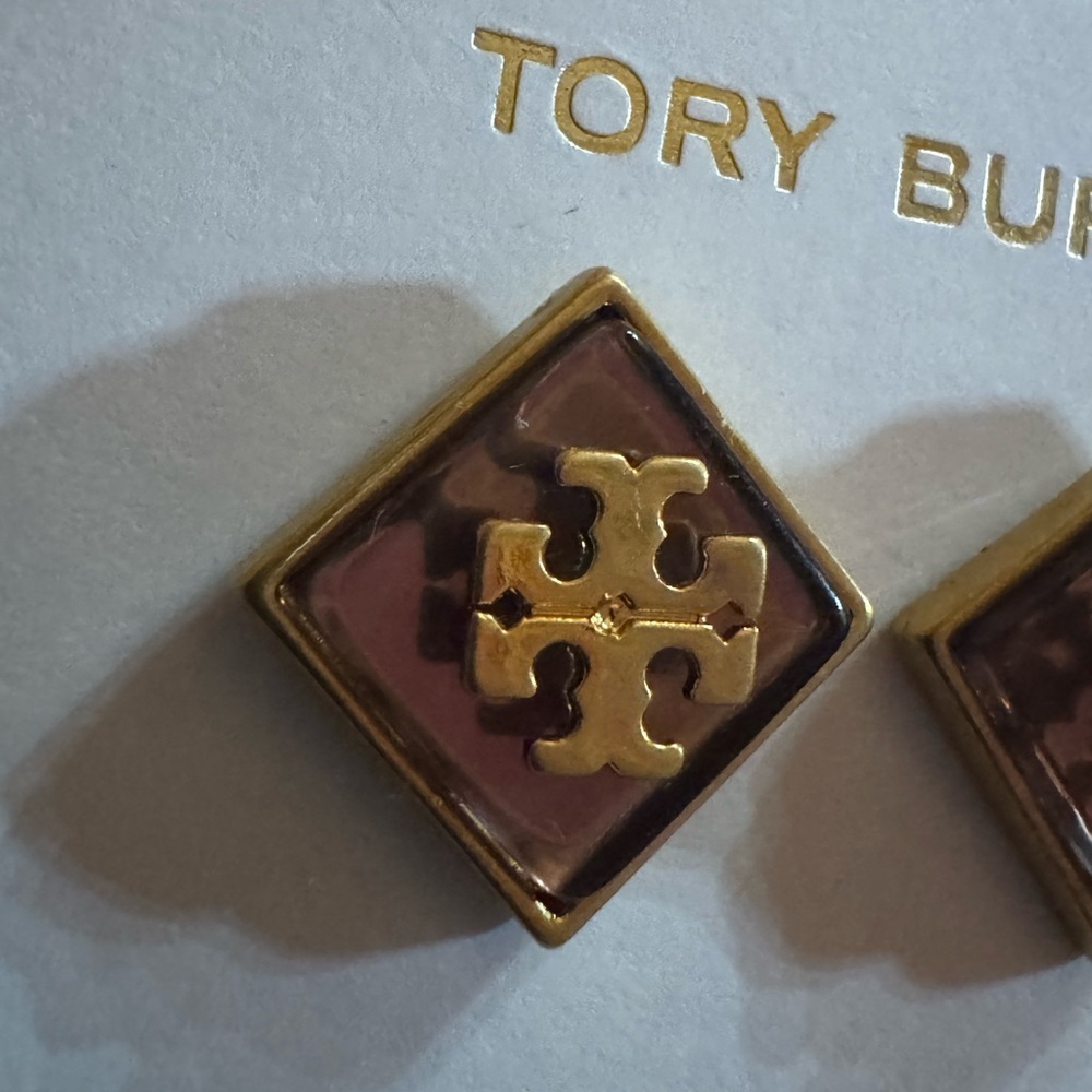 Tory Burch New Gold-Tone Logo Purple Resin Stud Earrings - Picture 3 of 9